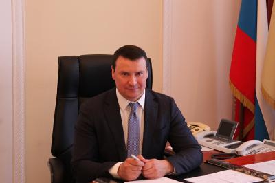 Владислав Фролов поздравил рязанцев с Днём рождения современной России